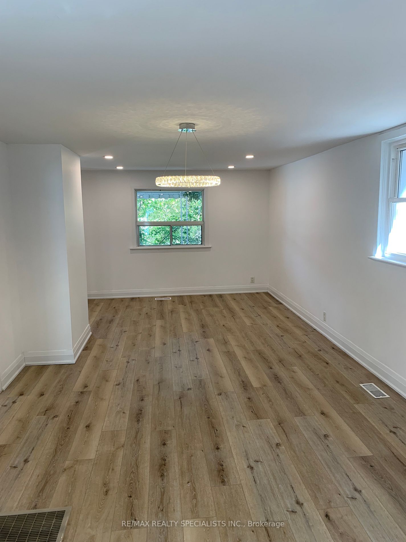133 LAKE Crescent