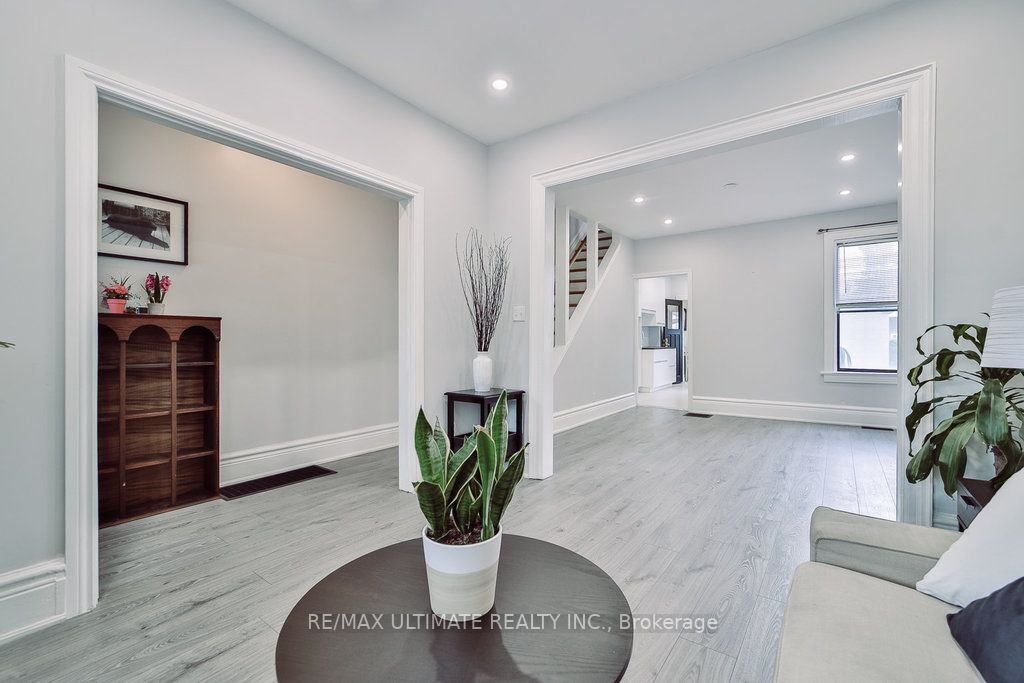 493 Keele St