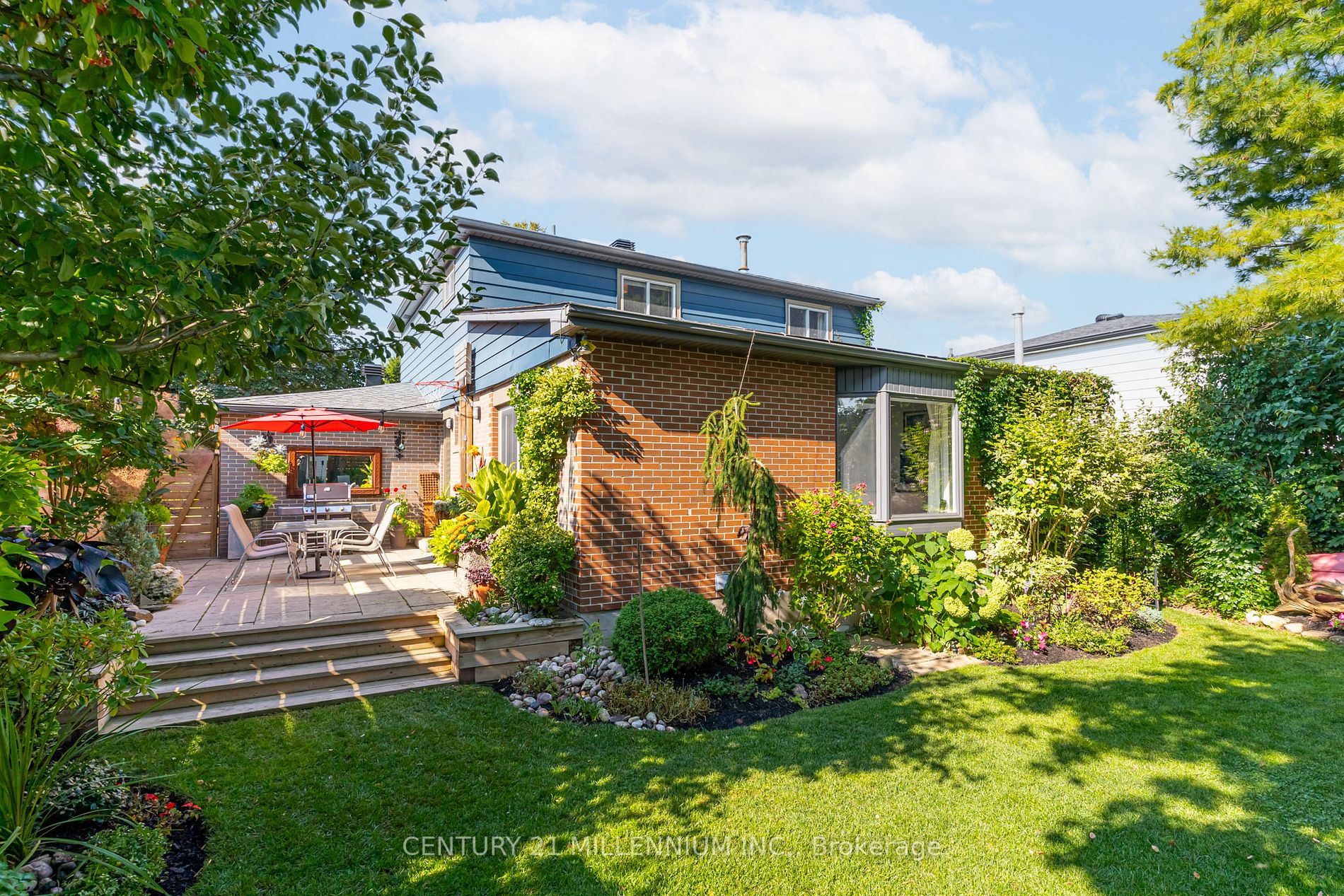 52 Greystone Cres