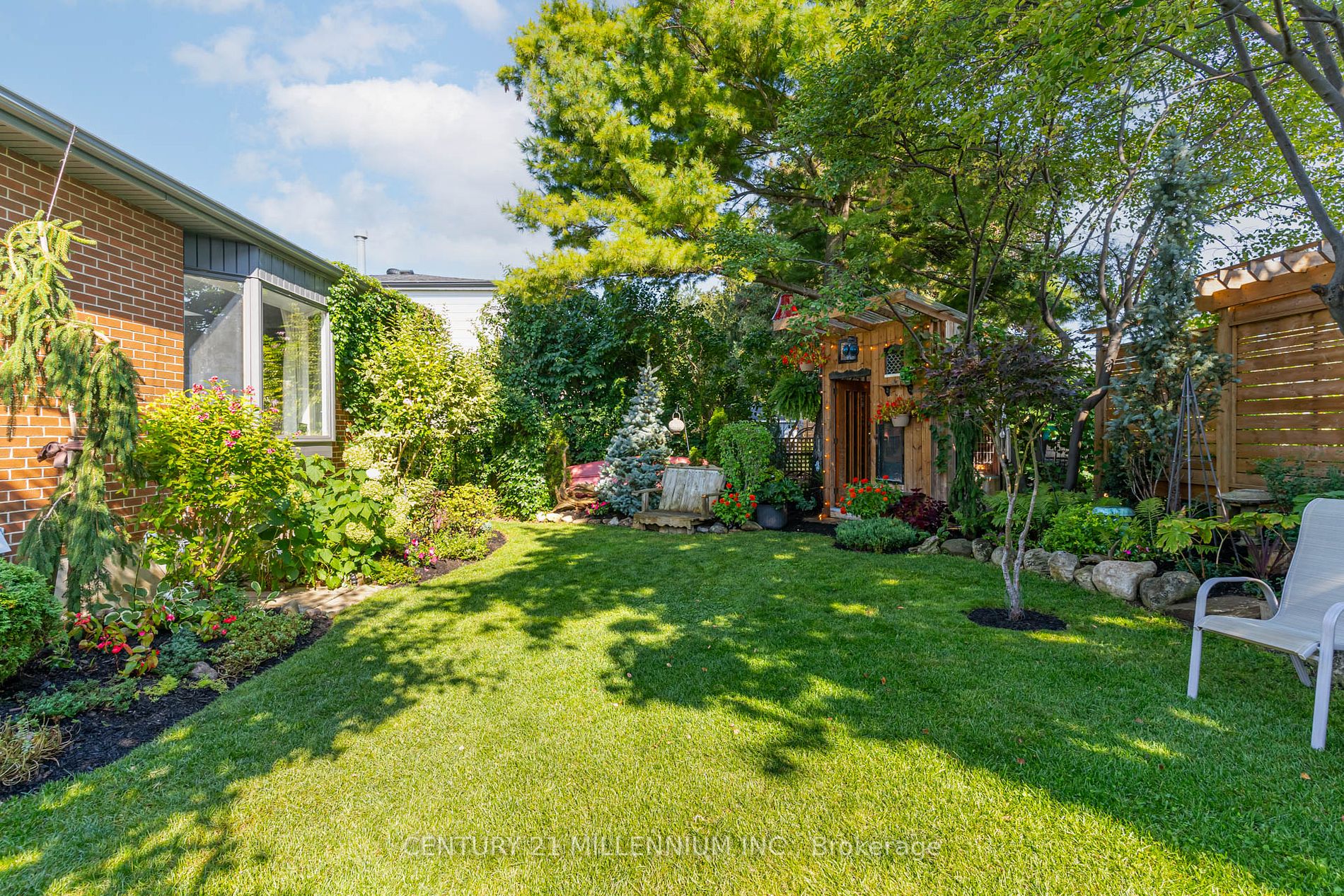 52 Greystone Cres