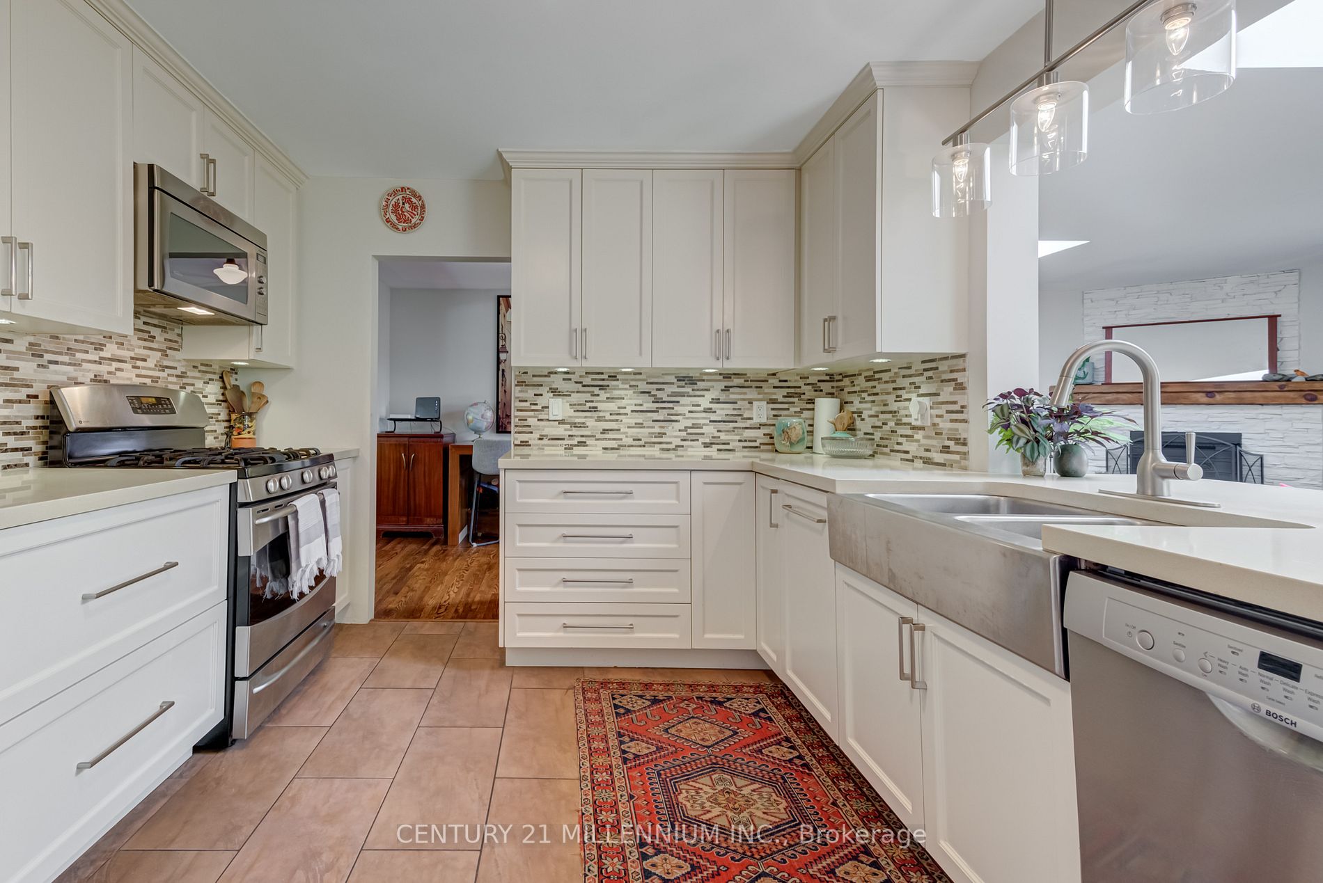 52 Greystone Cres