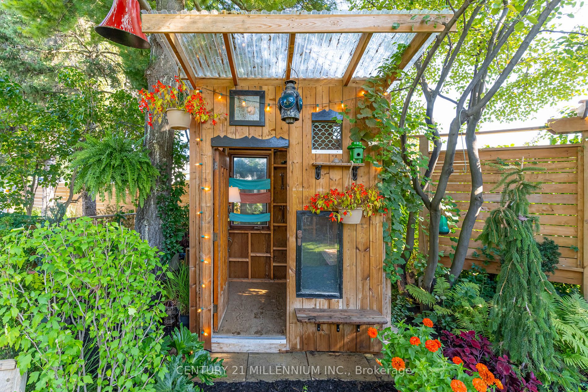 52 Greystone Cres