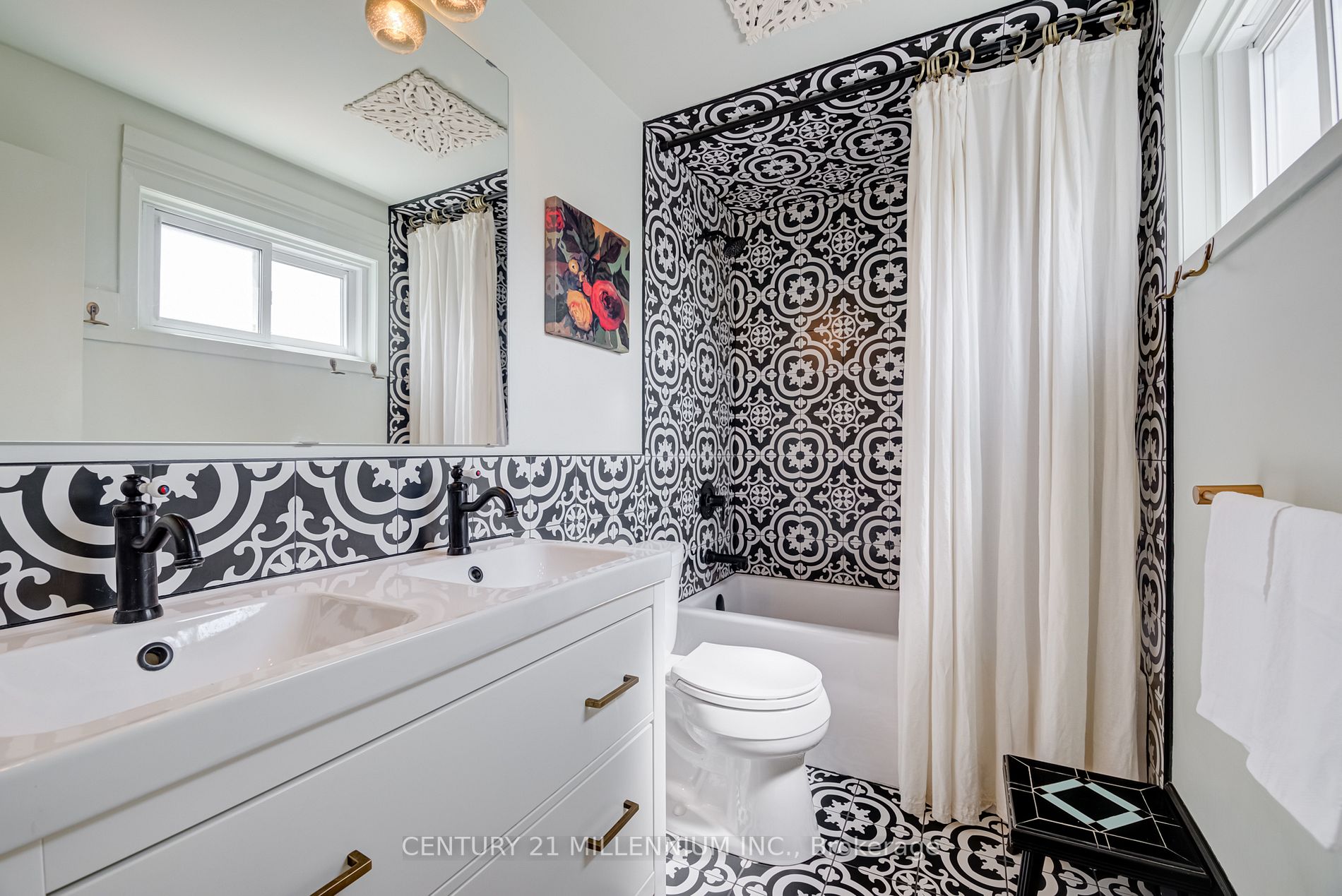 52 Greystone Cres