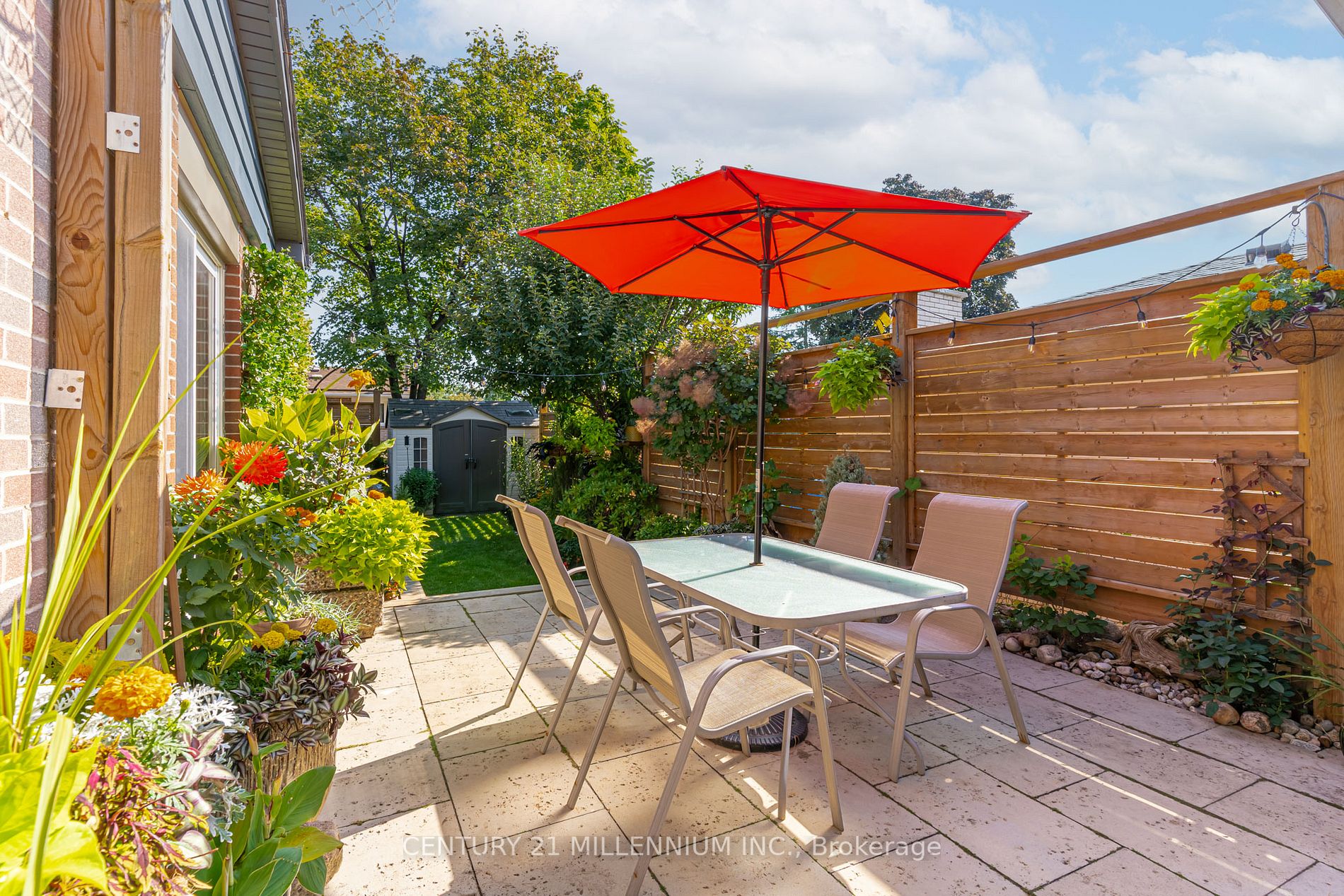 52 Greystone Cres