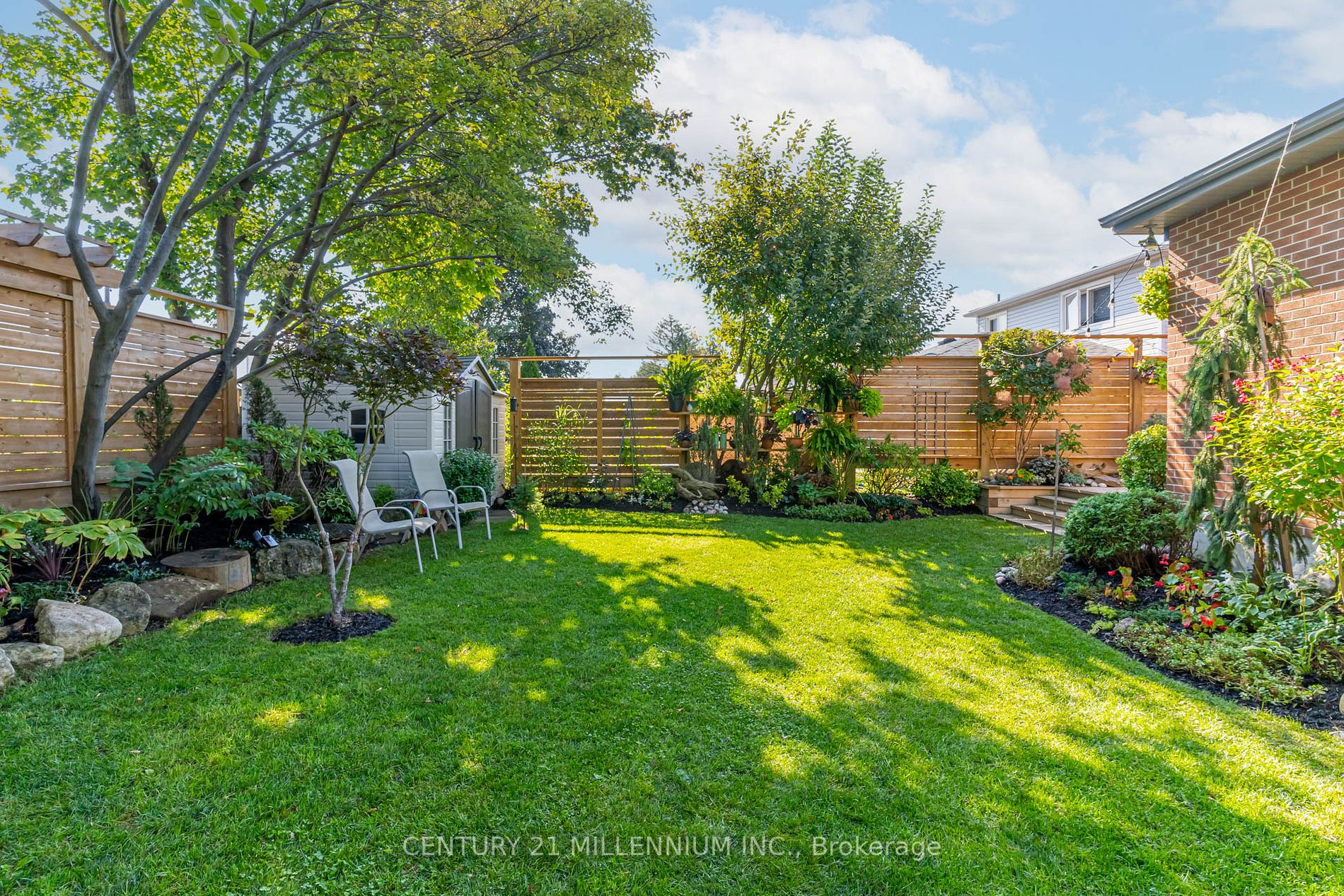52 Greystone Cres
