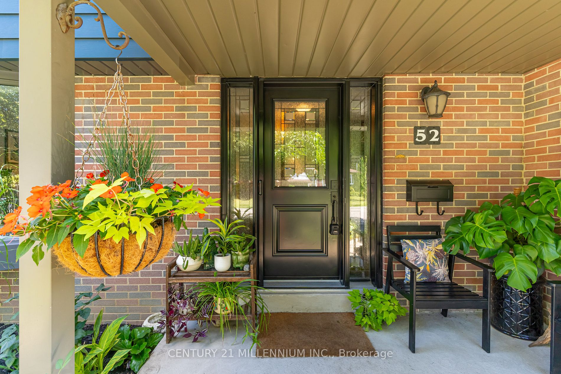 52 Greystone Cres