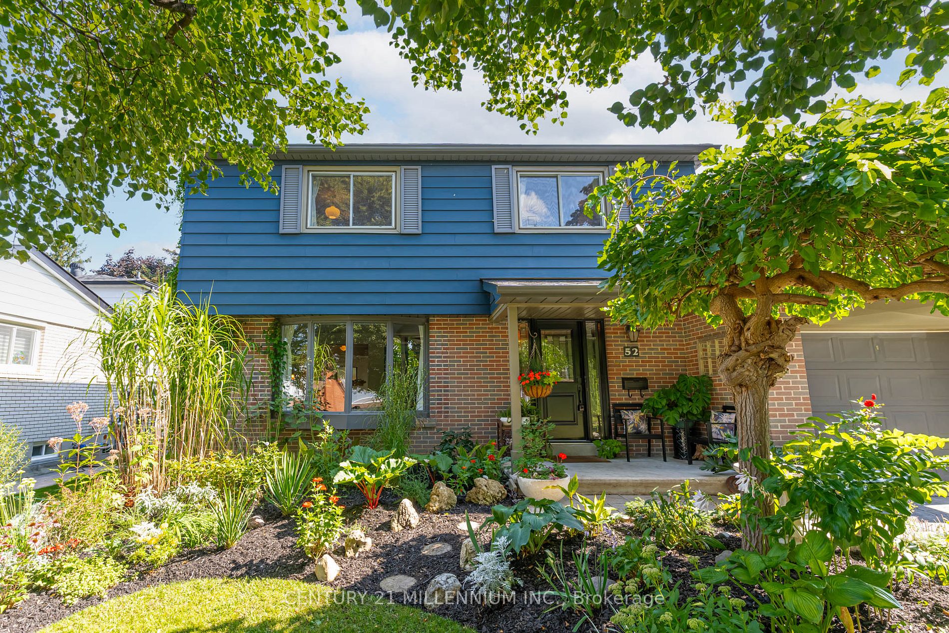 52 Greystone Cres