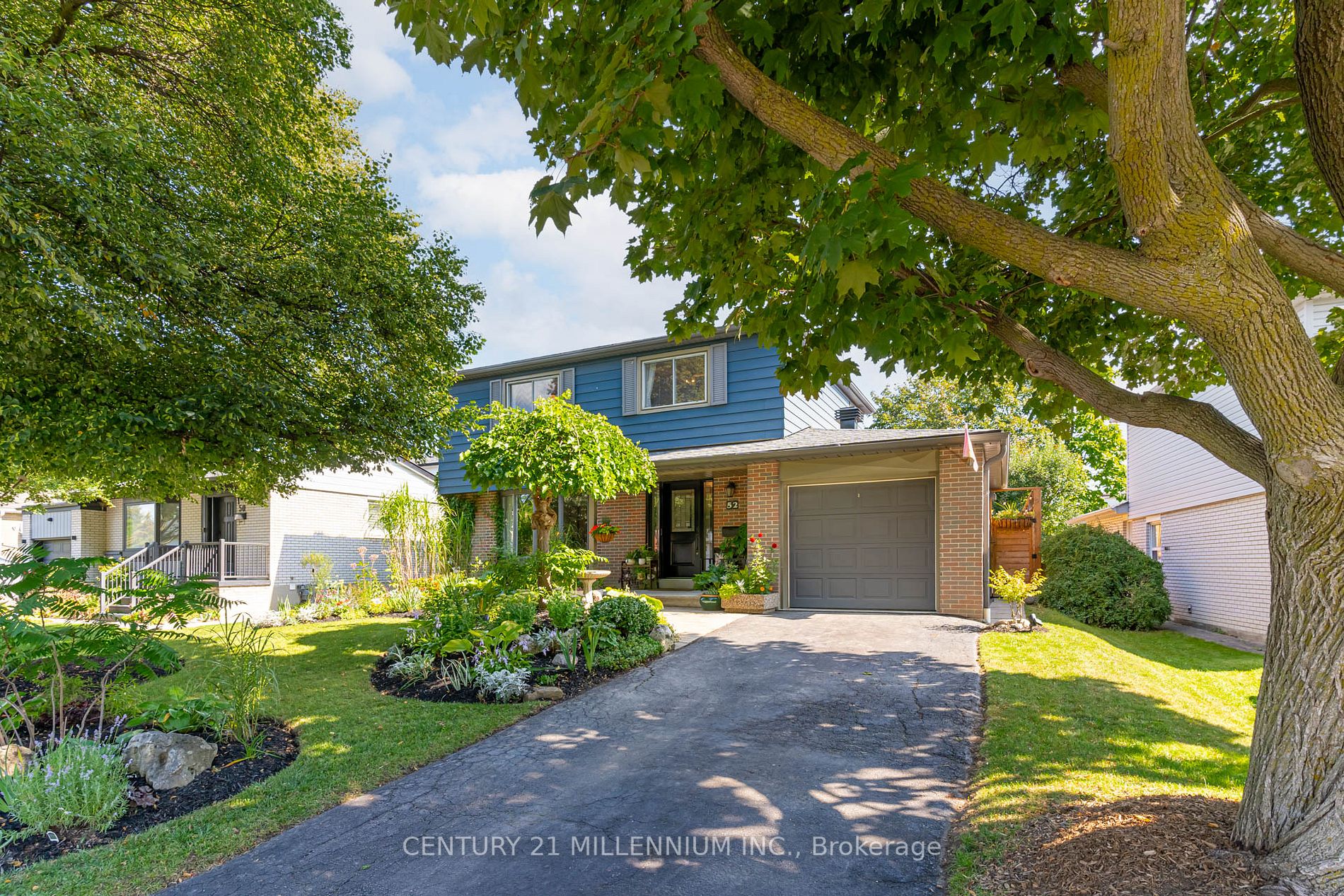 52 Greystone Cres