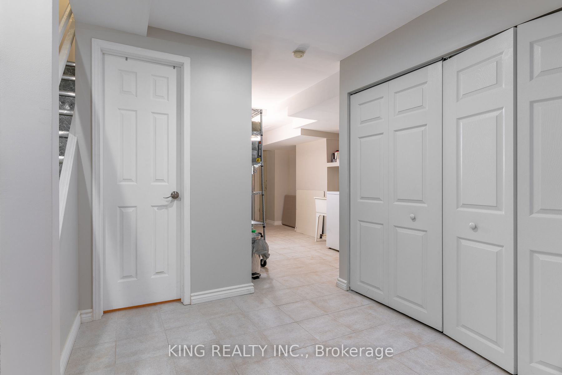 926 Ledbury Cres