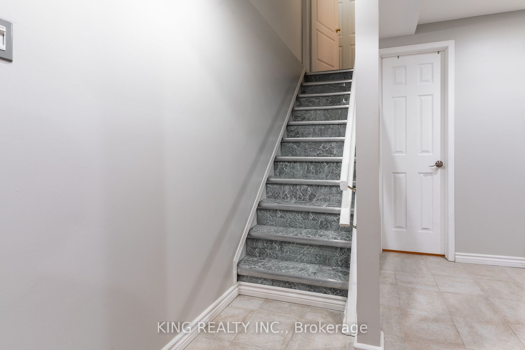 926 Ledbury Cres