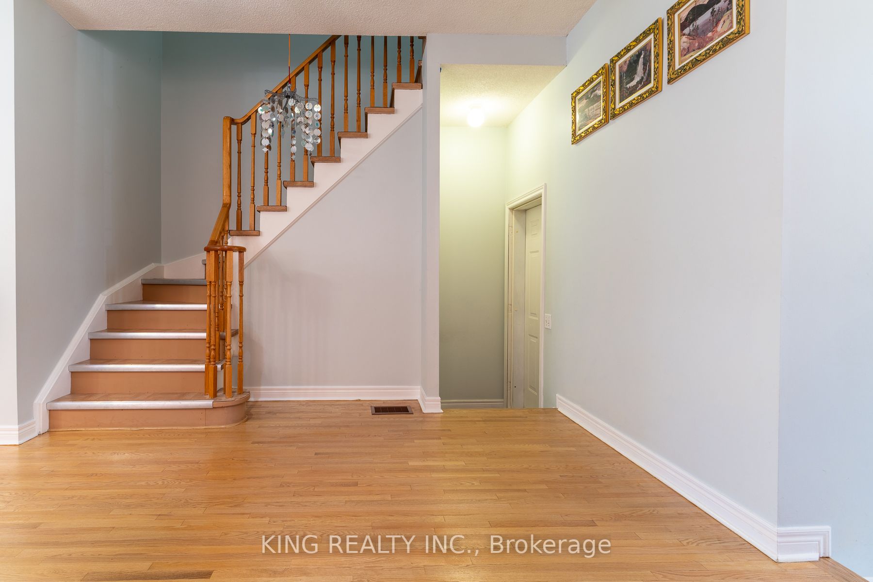 926 Ledbury Cres