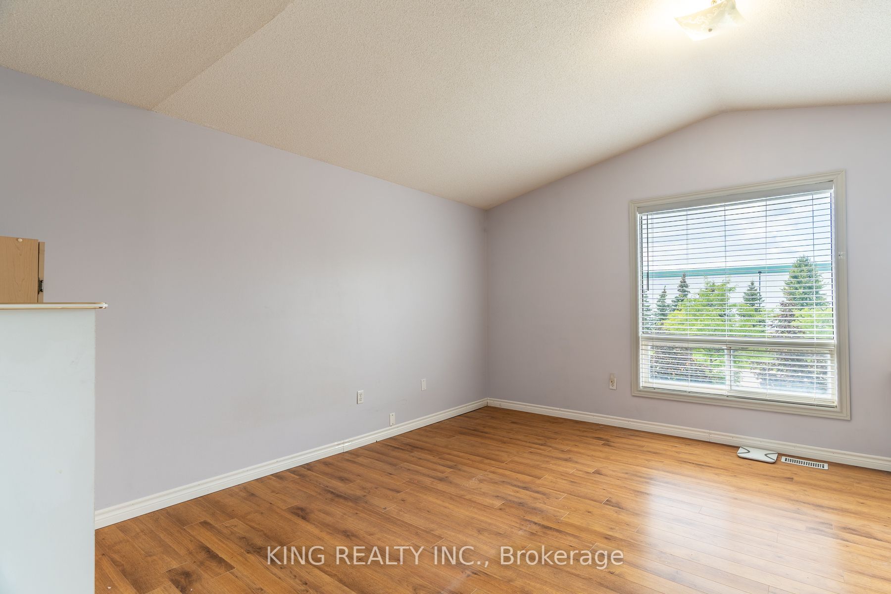 926 Ledbury Cres