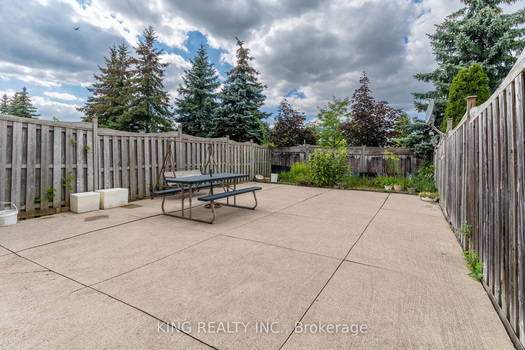 926 Ledbury Cres