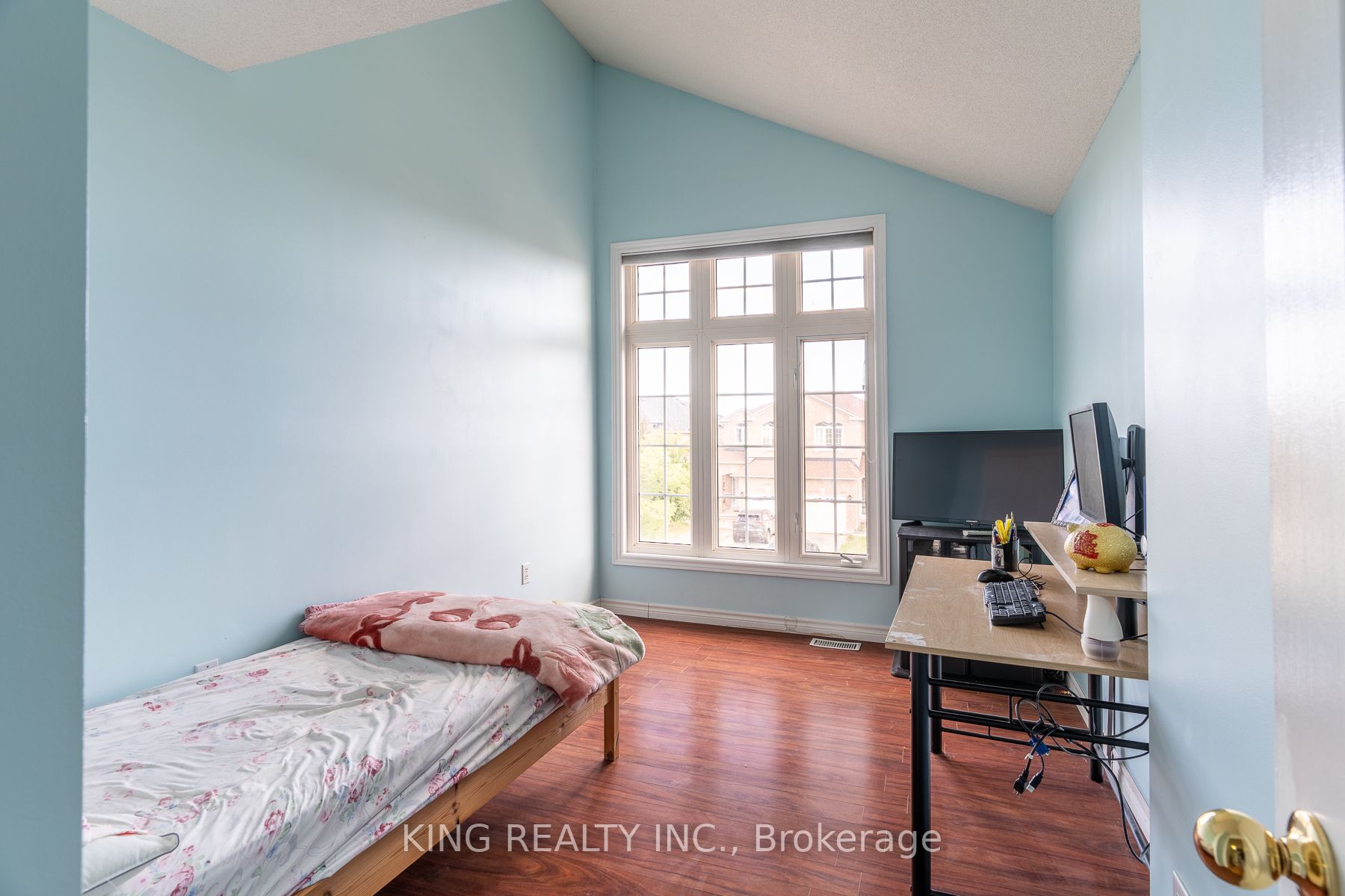 926 Ledbury Cres