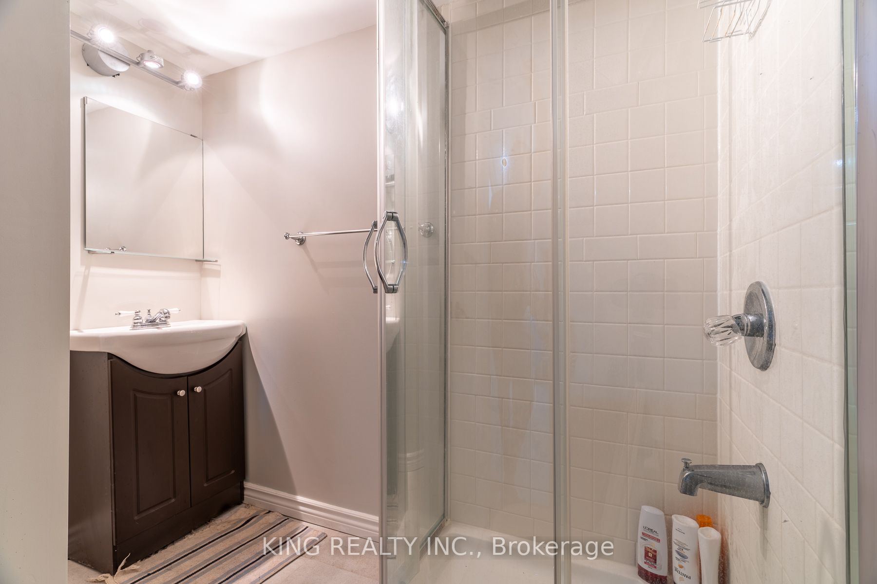 926 Ledbury Cres