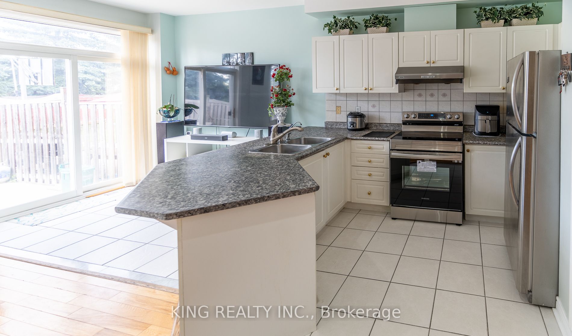 926 Ledbury Cres