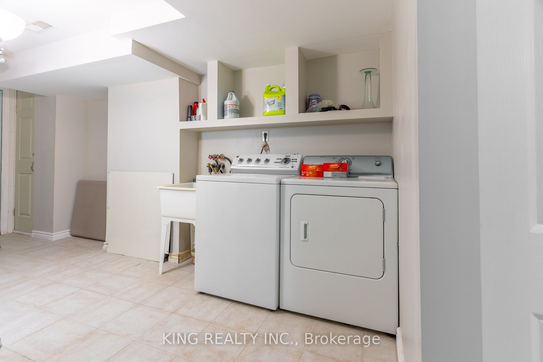926 Ledbury Cres