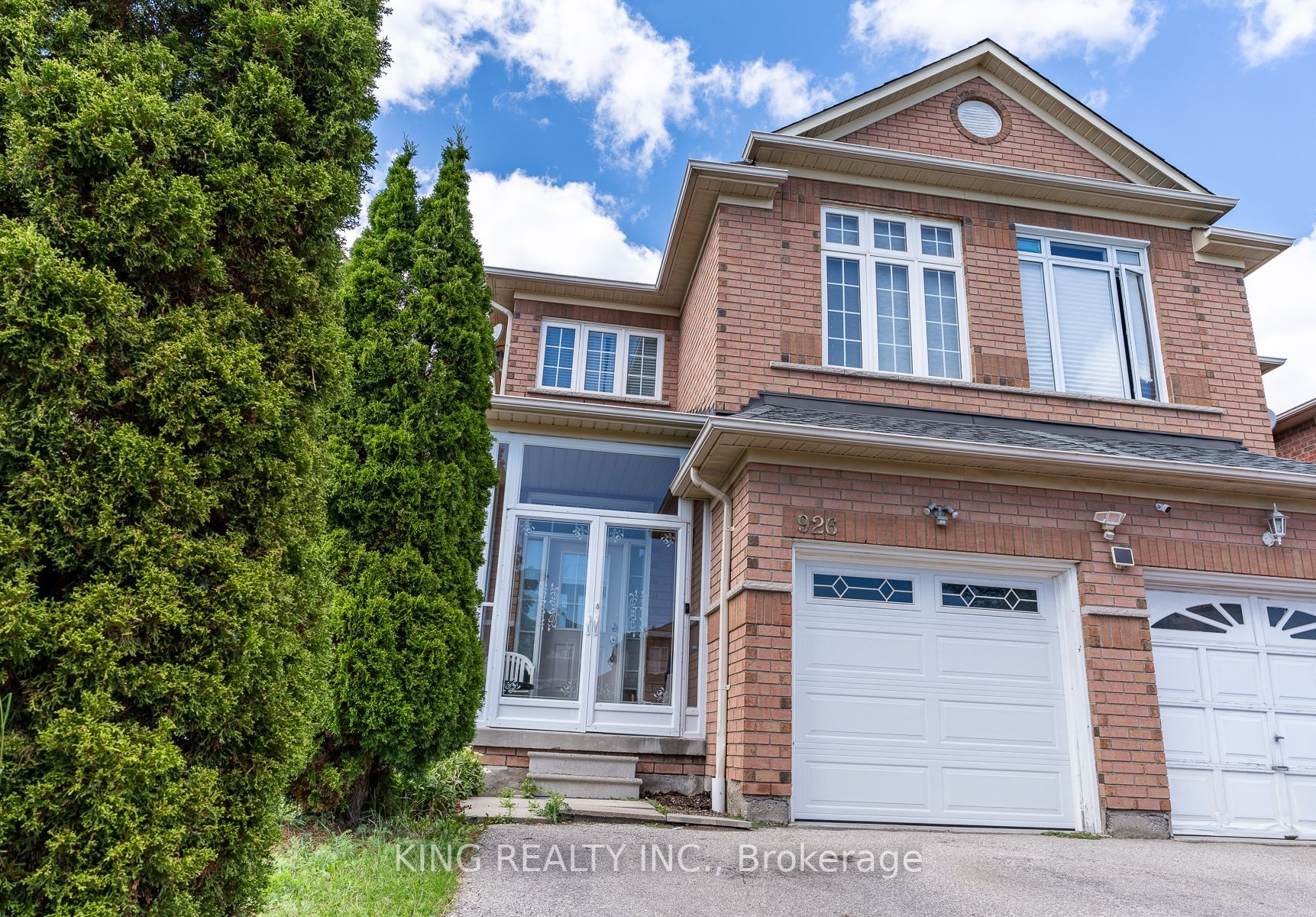 926 Ledbury Cres