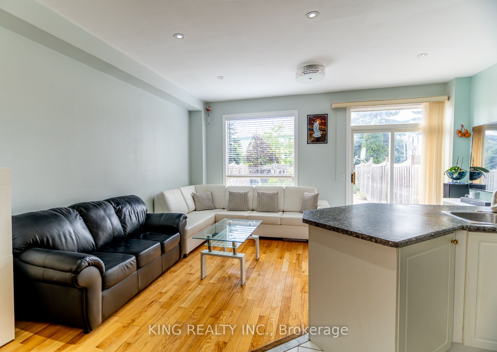 926 Ledbury Cres