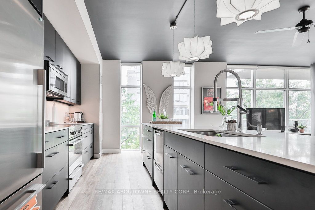 70 Port St E, #301
