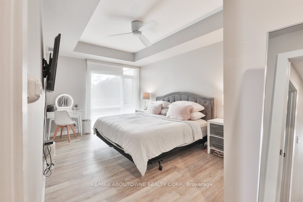 70 Port St E, #301
