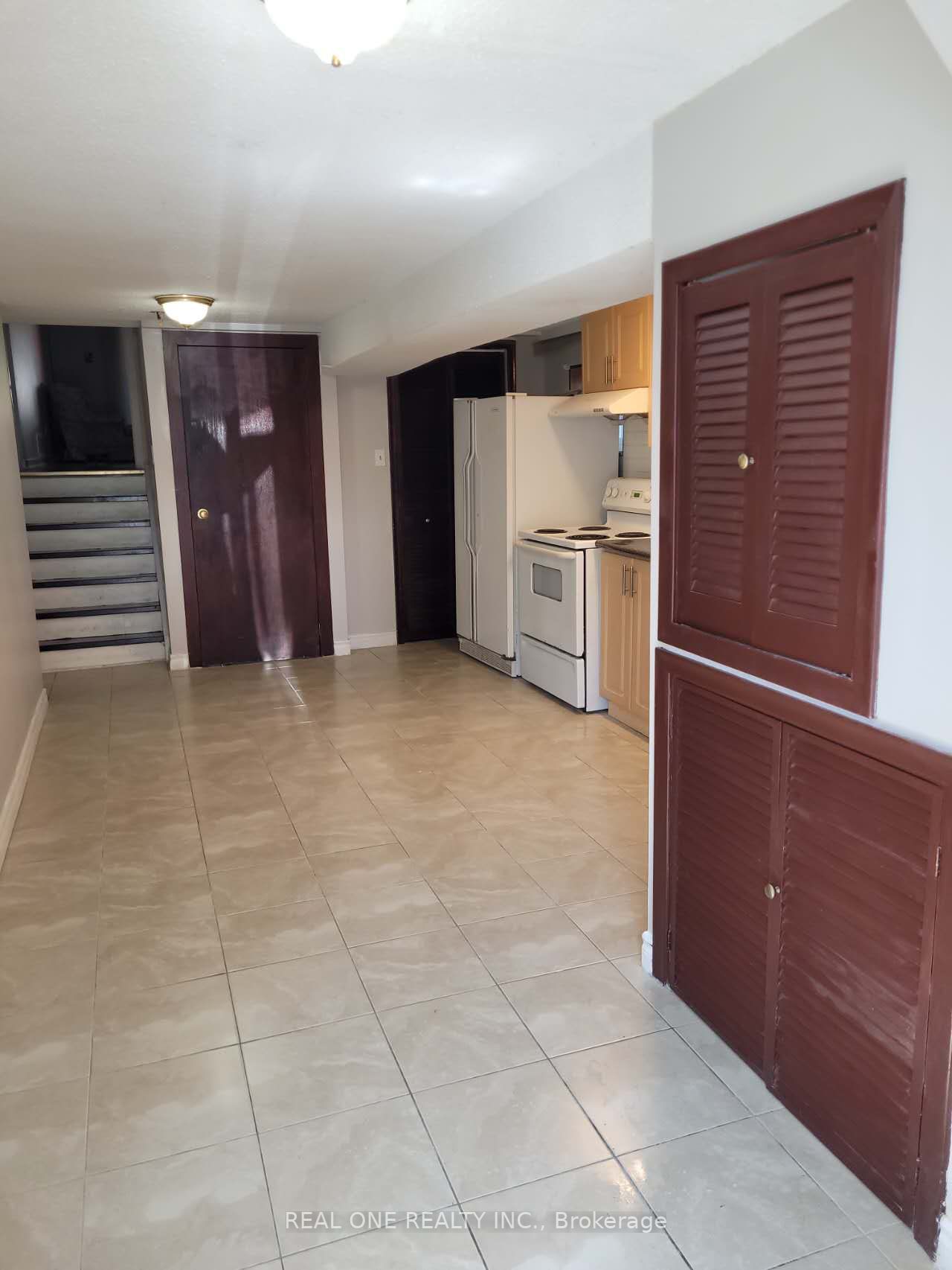 469 Appledore Cres, #Ground