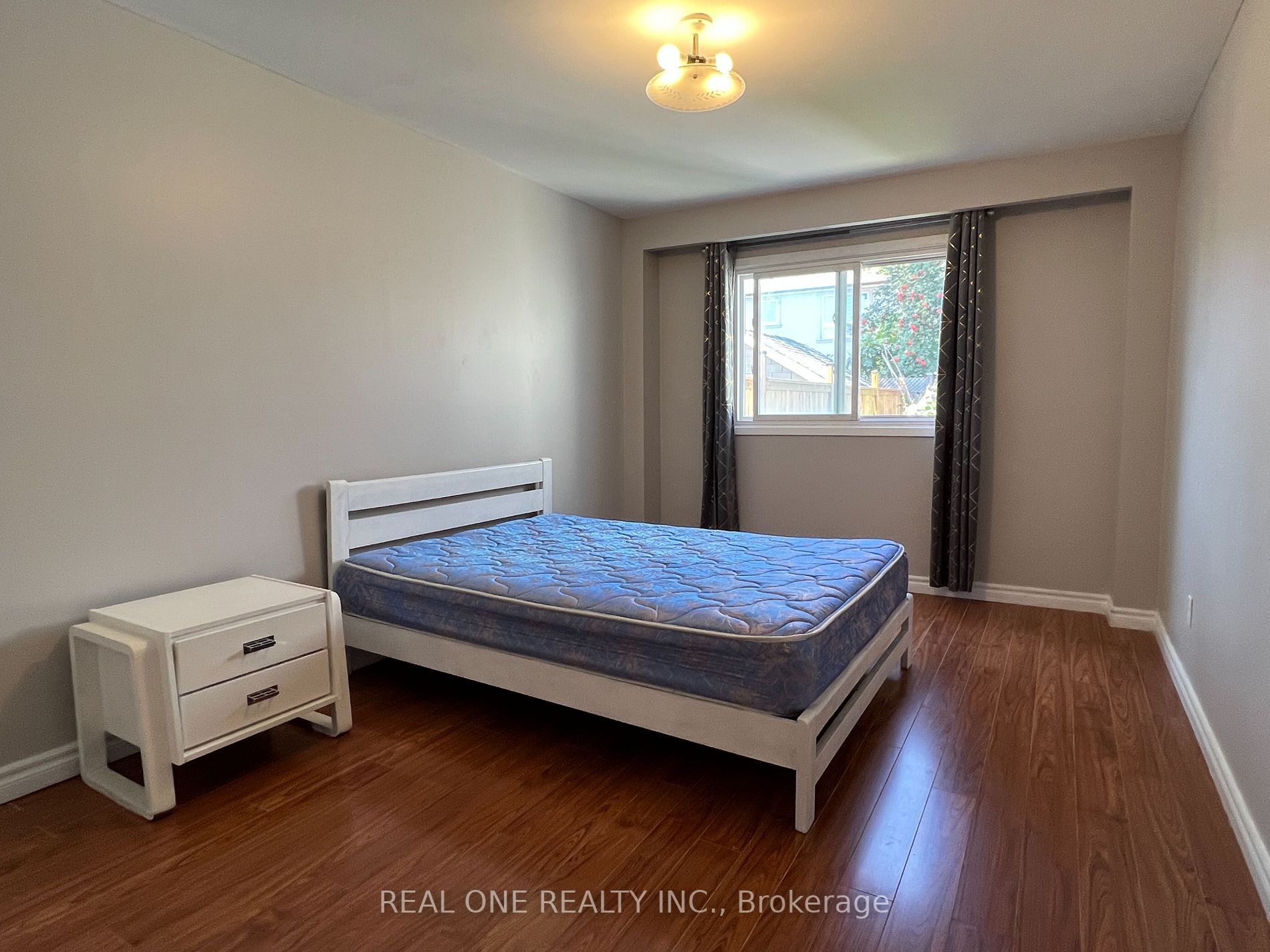 469 Appledore Cres, #Ground