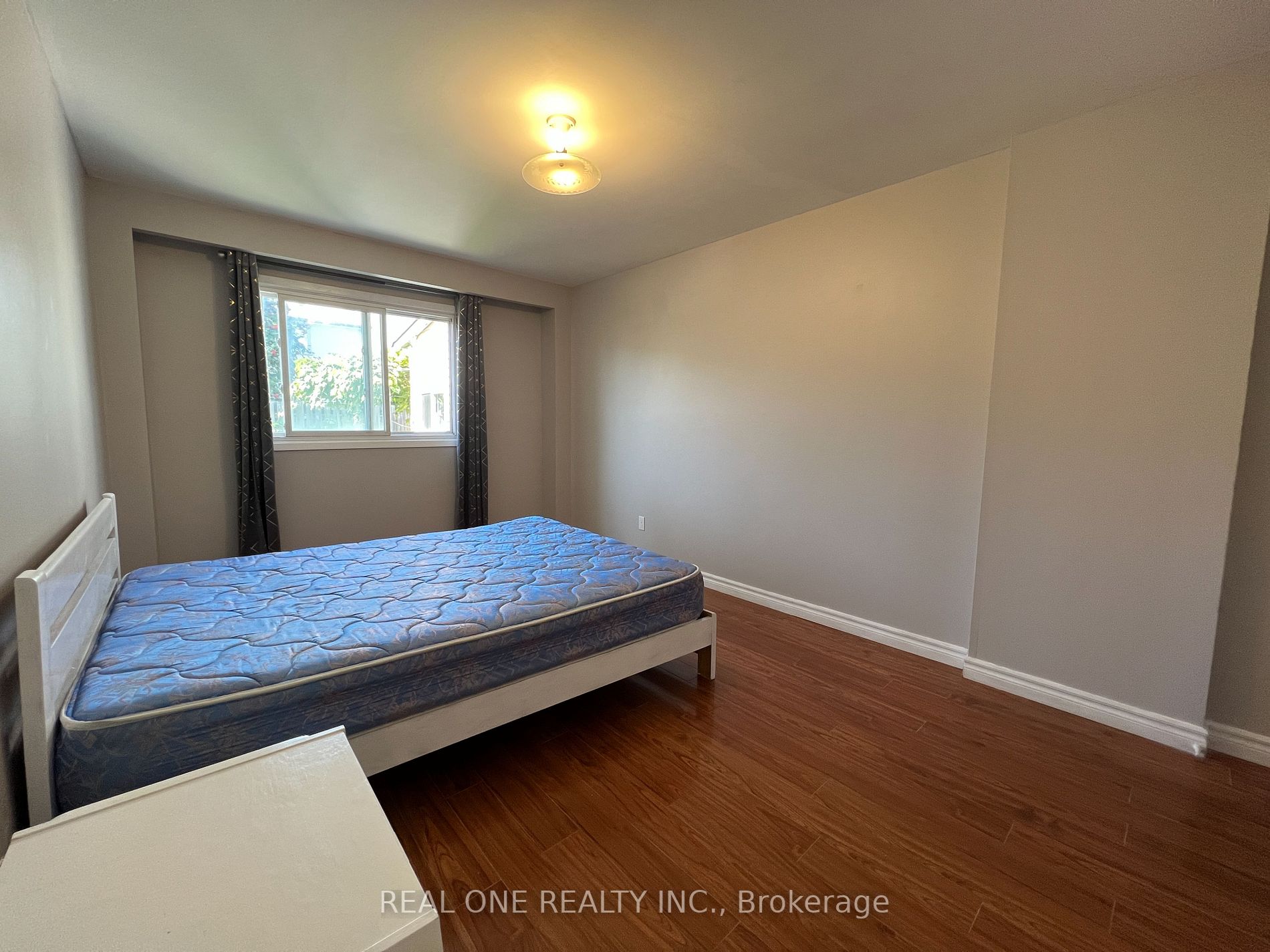 469 Appledore Cres, #Ground