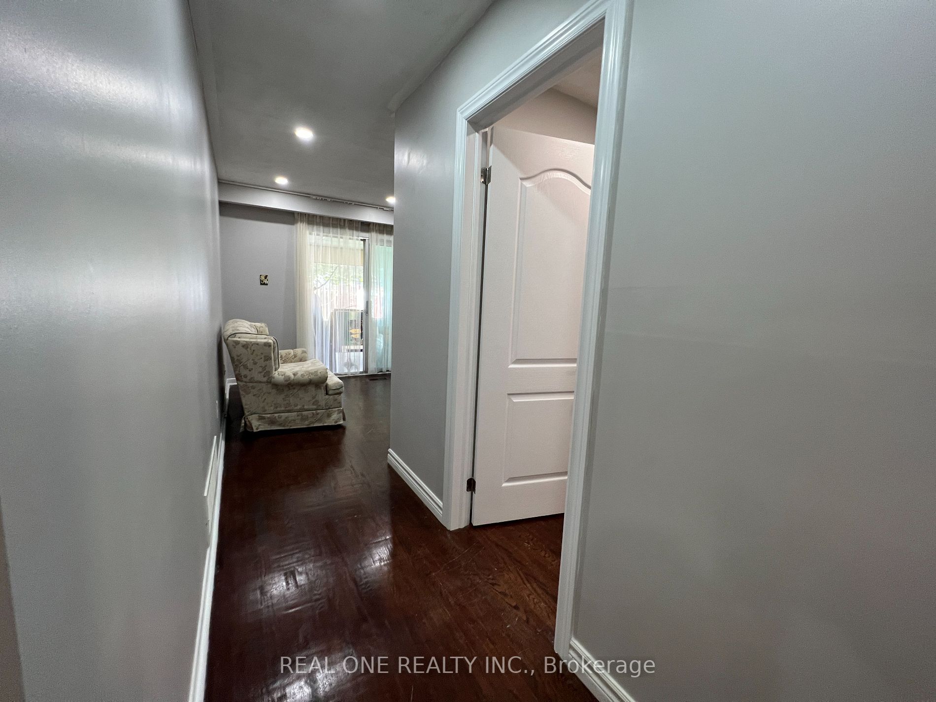 469 Appledore Cres, #Ground