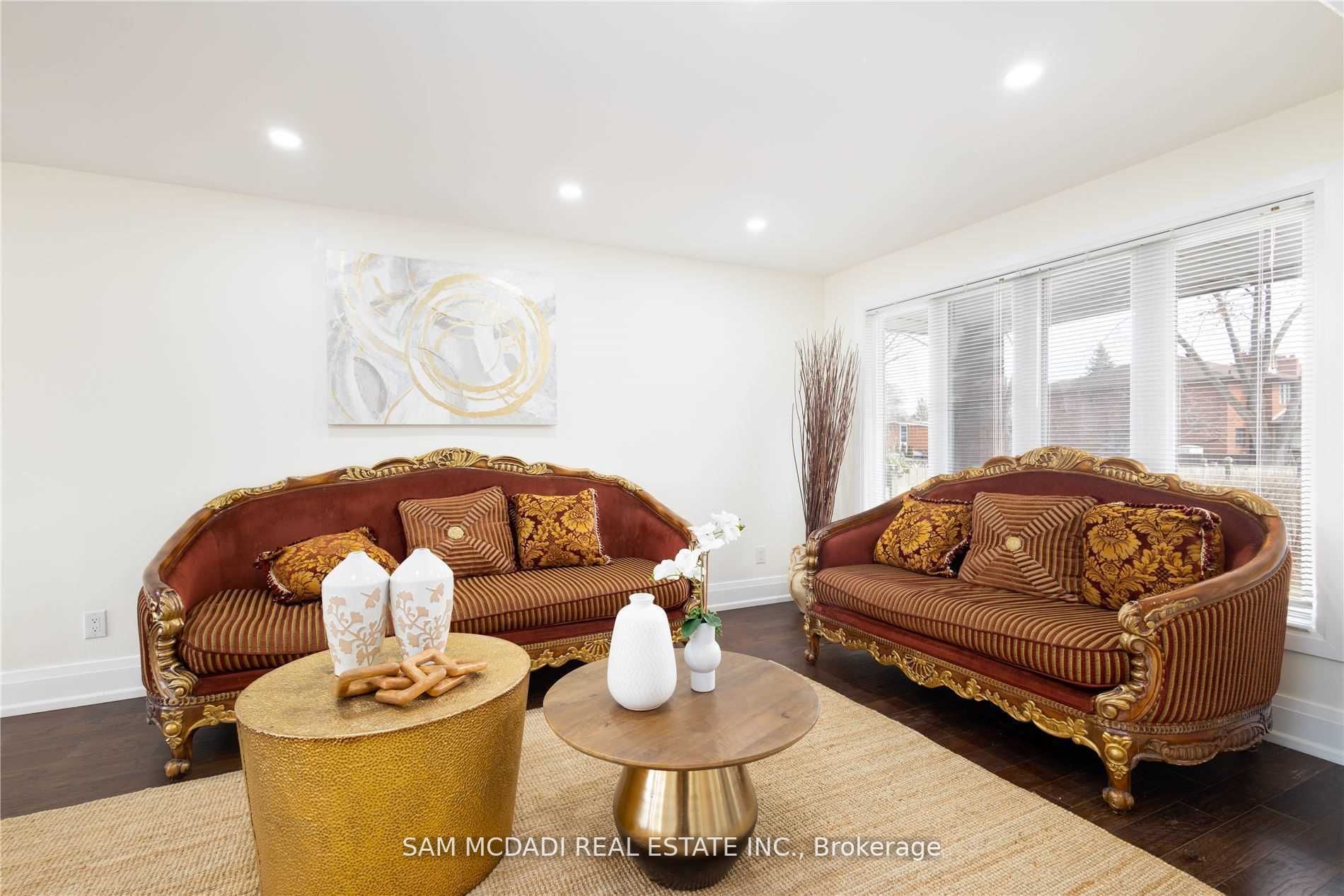 1099 Hedge Dr