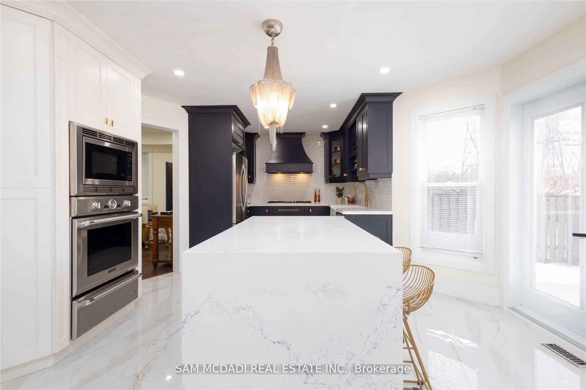 1099 Hedge Dr