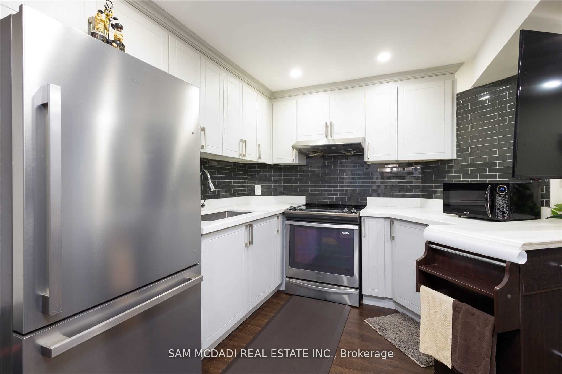 1099 Hedge Dr