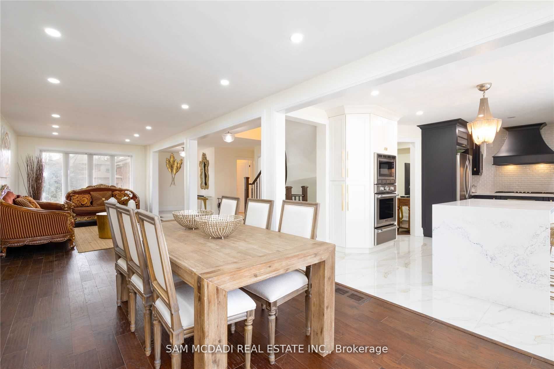 1099 Hedge Dr