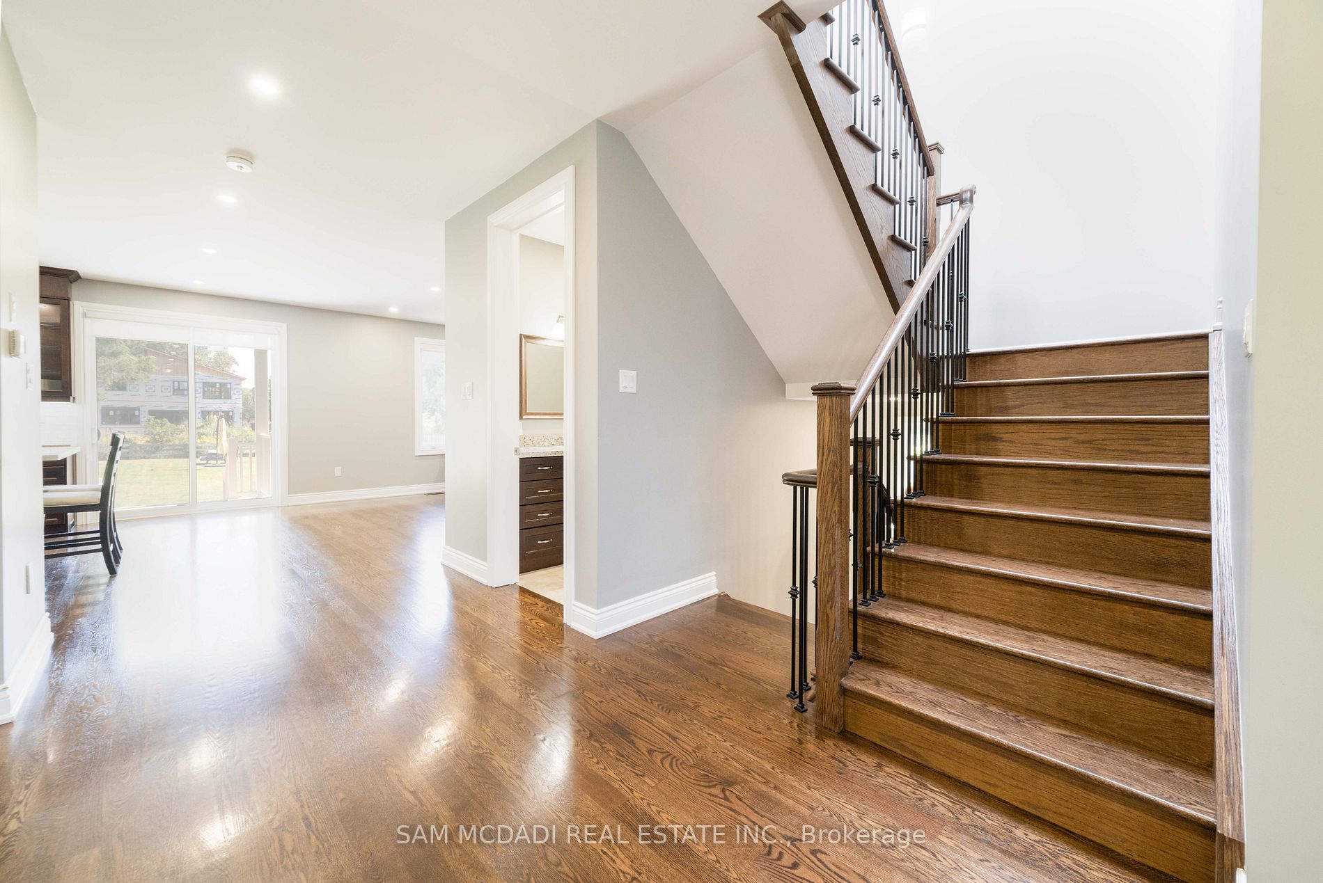 1029 Haig Blvd
