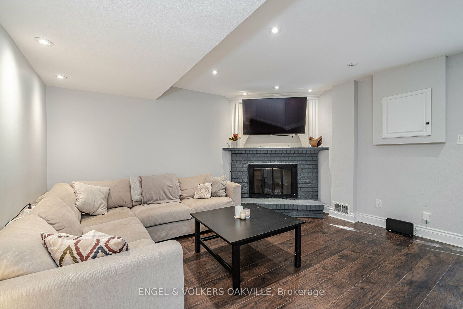 2120 Rathburn Rd E, #68
