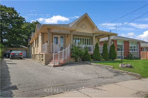 8 Batawa Cres W, Toronto