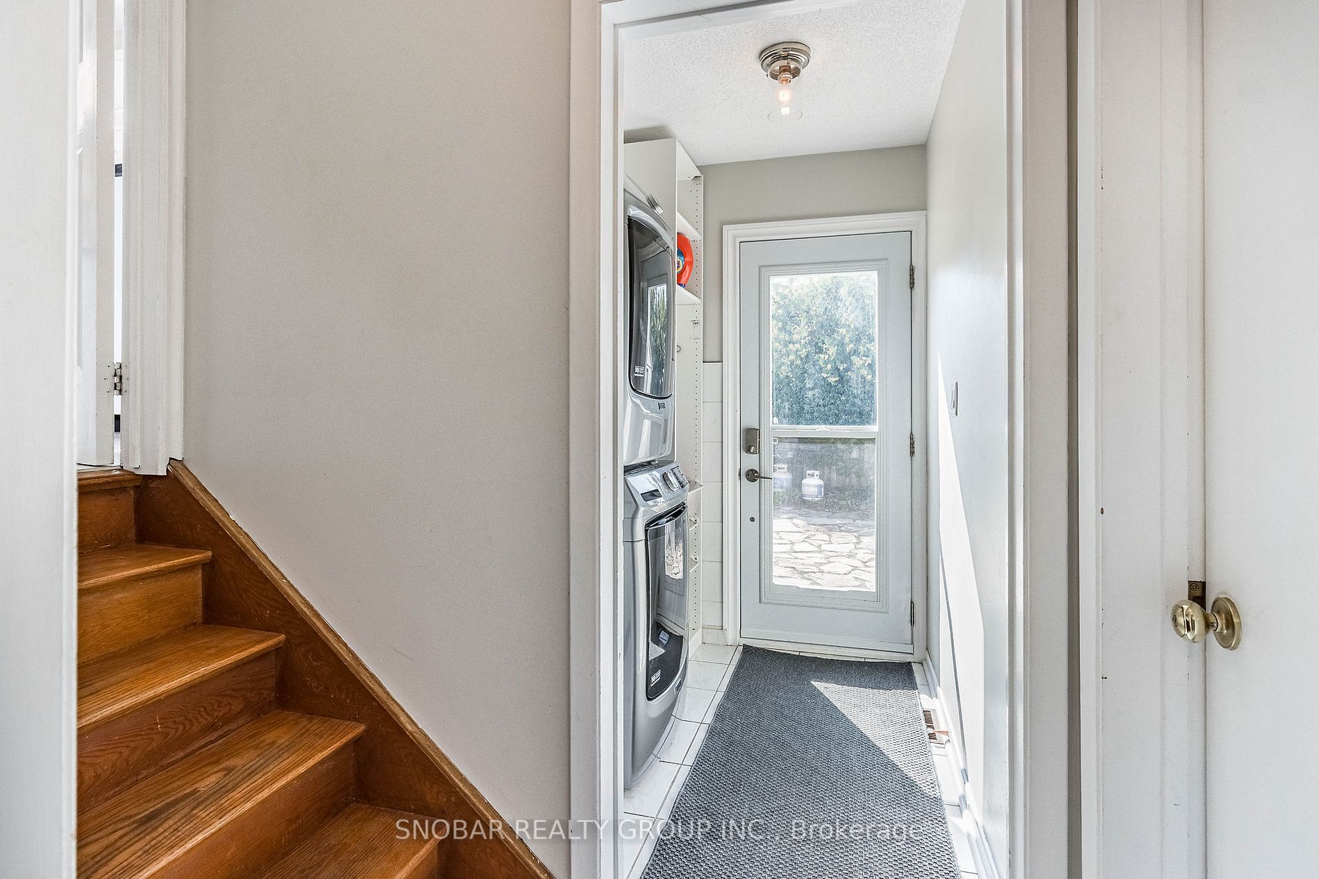 1277 Fairdale Dr