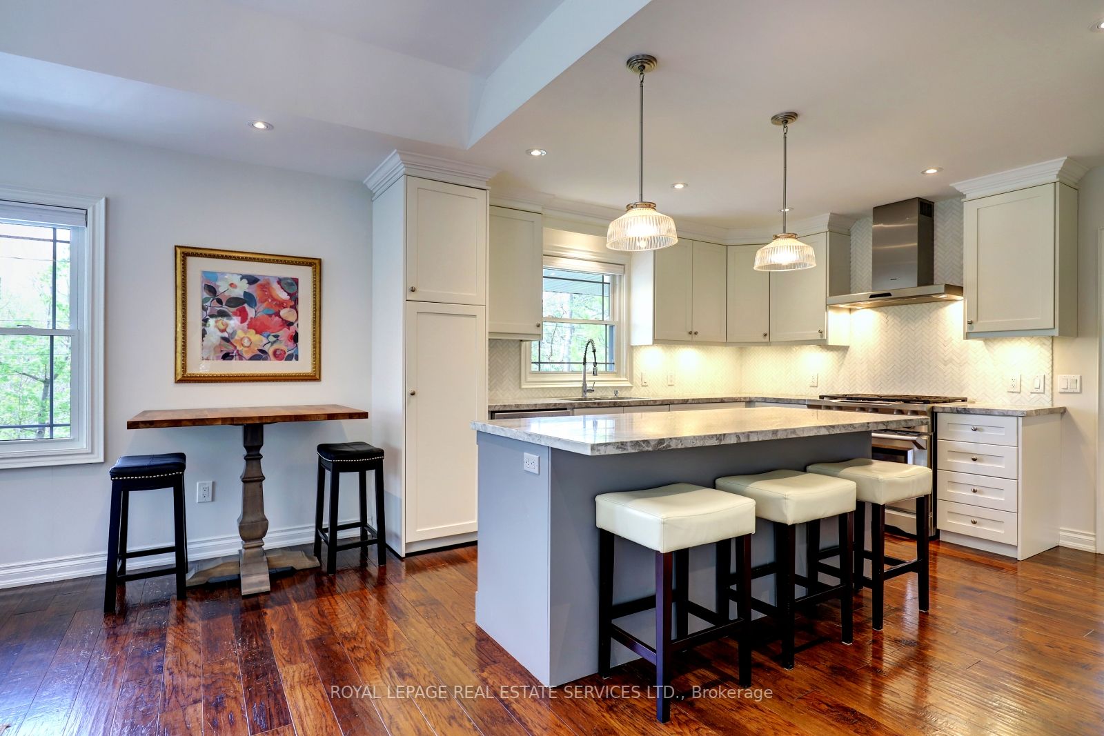 4306 Lakeshore Road