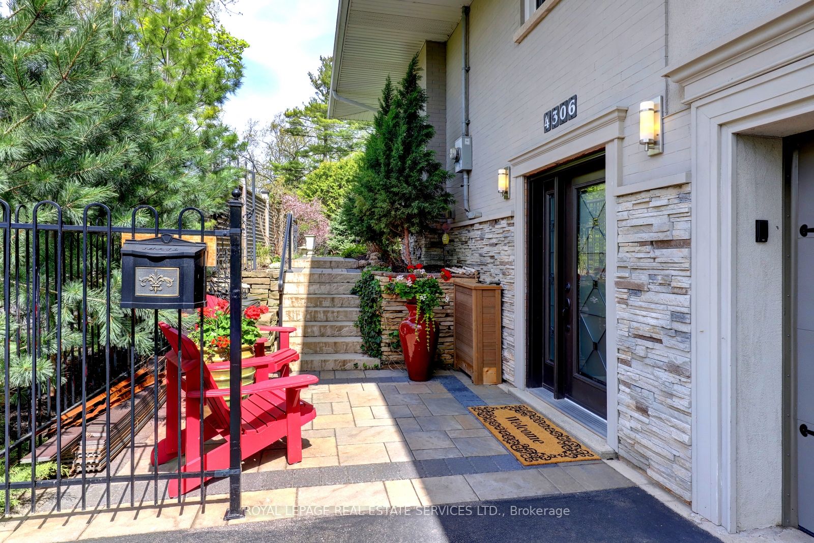 4306 Lakeshore Road