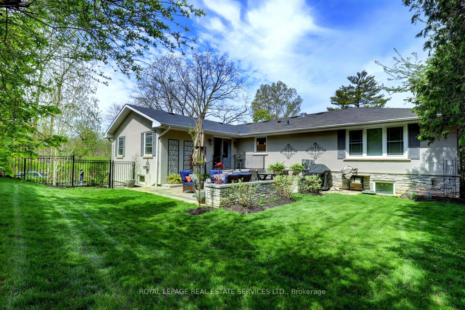 4306 Lakeshore Road