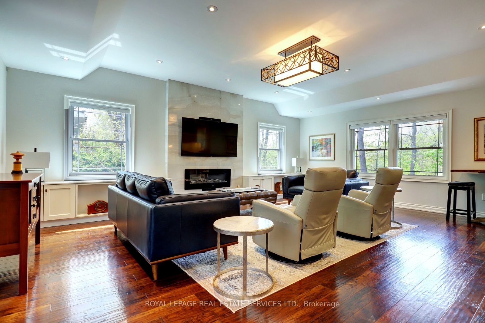 4306 Lakeshore Road