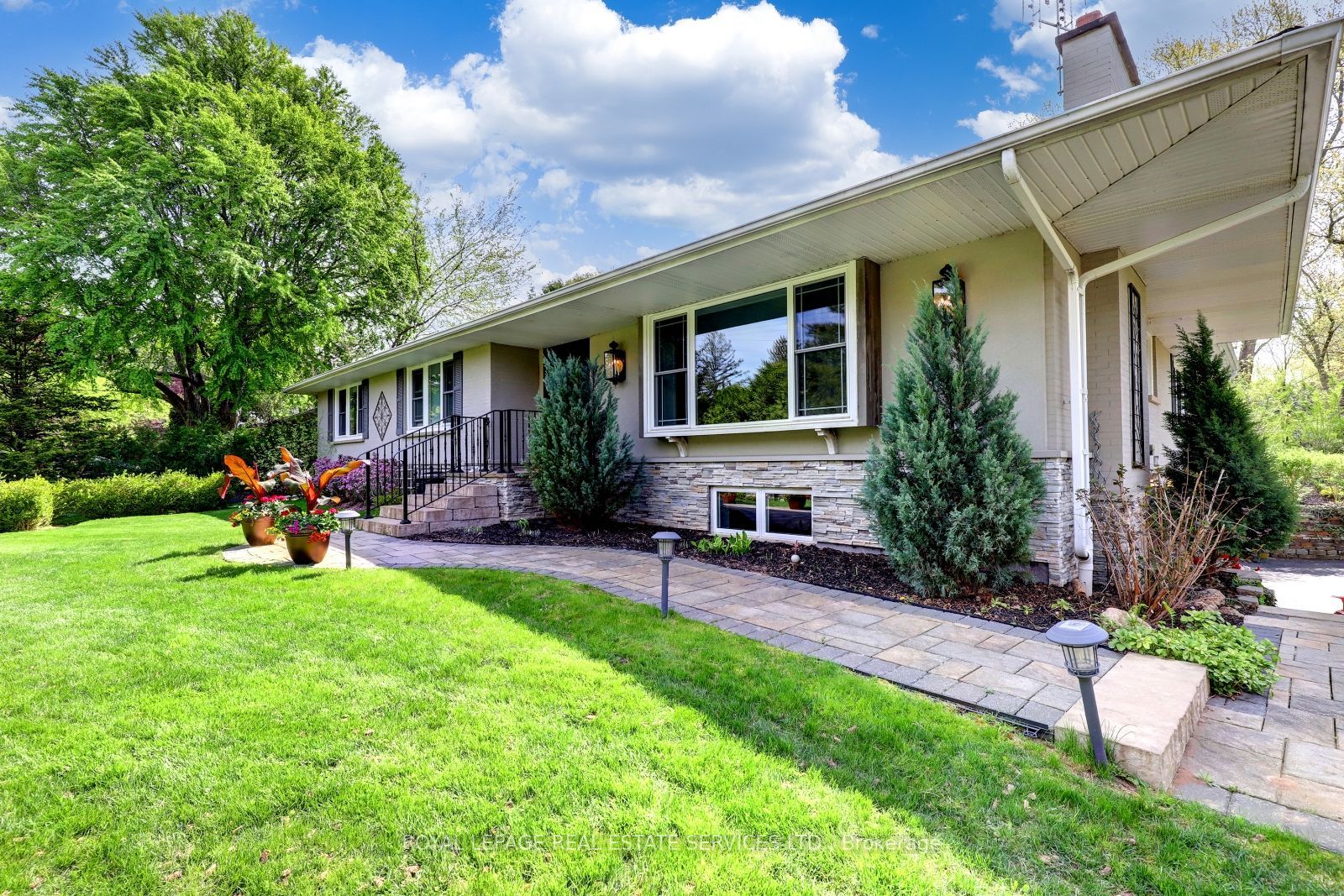 4306 Lakeshore Road