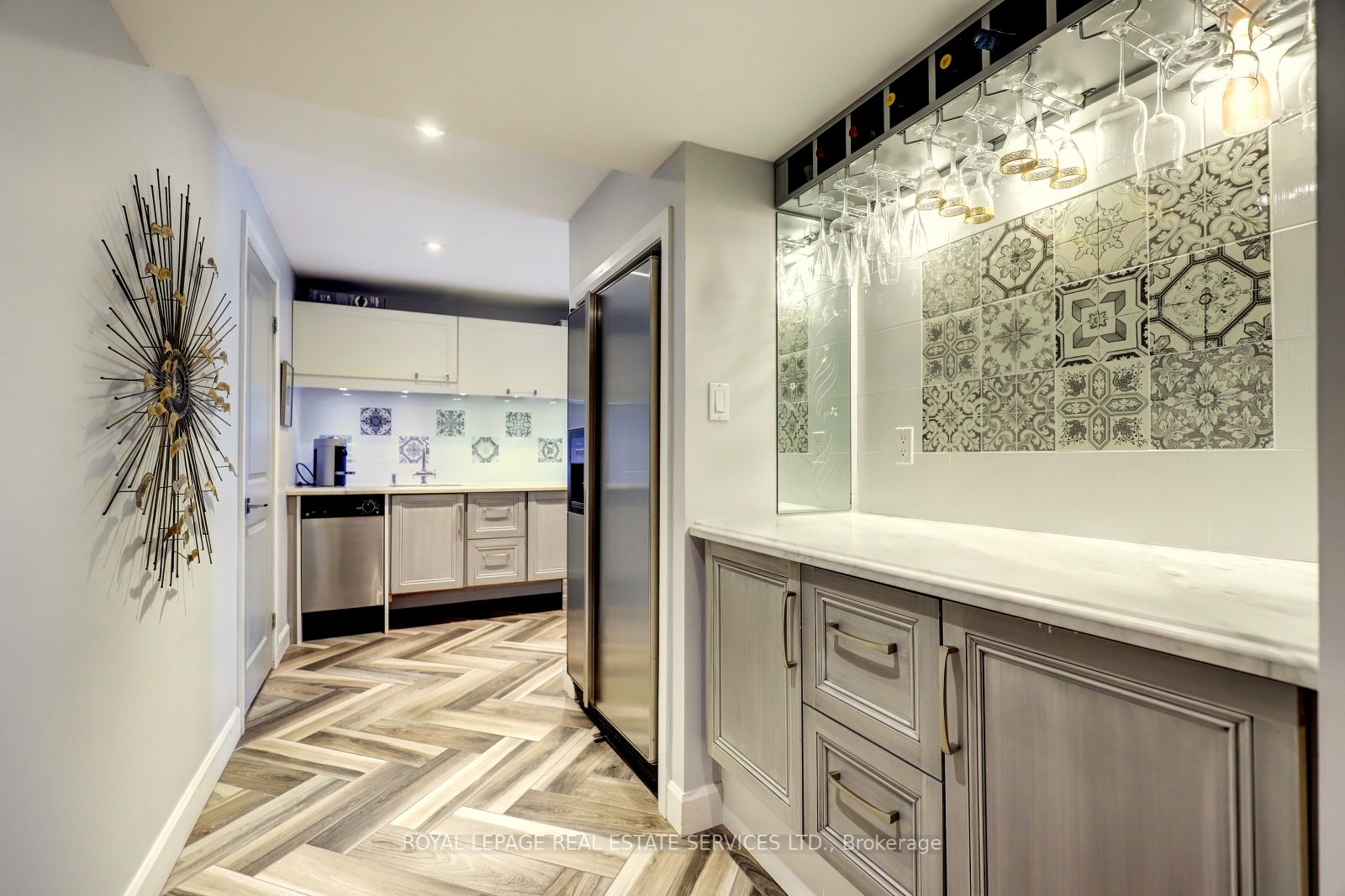 4306 Lakeshore Road