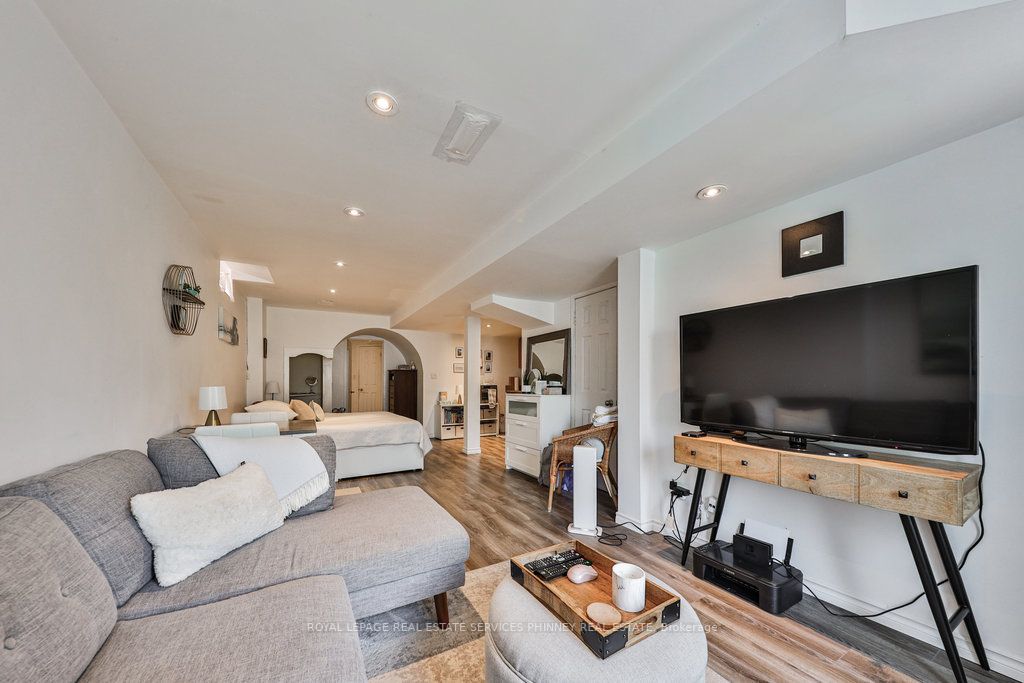 5628 Palmerston Cres