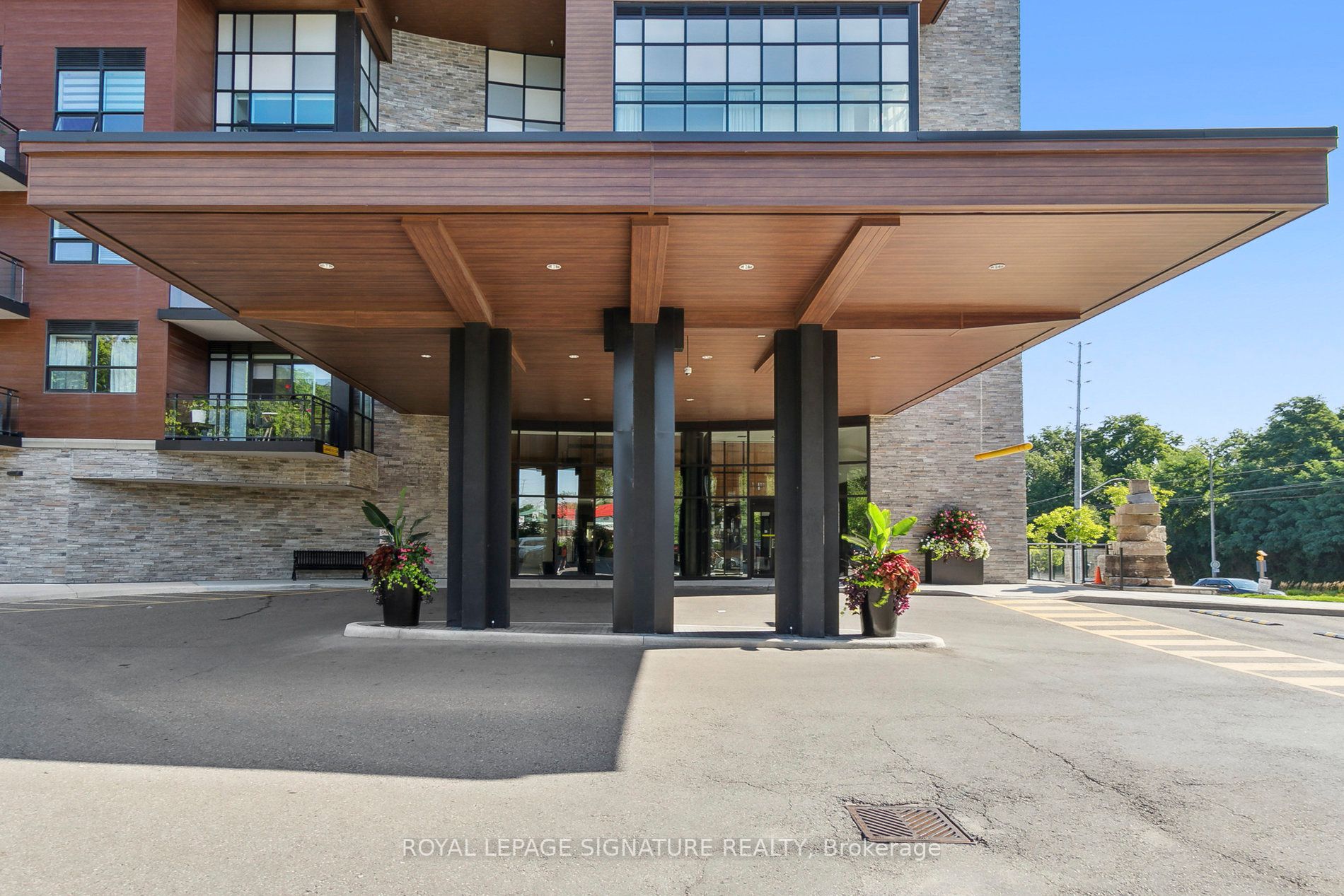 1575 Lakeshore Rd W, #109