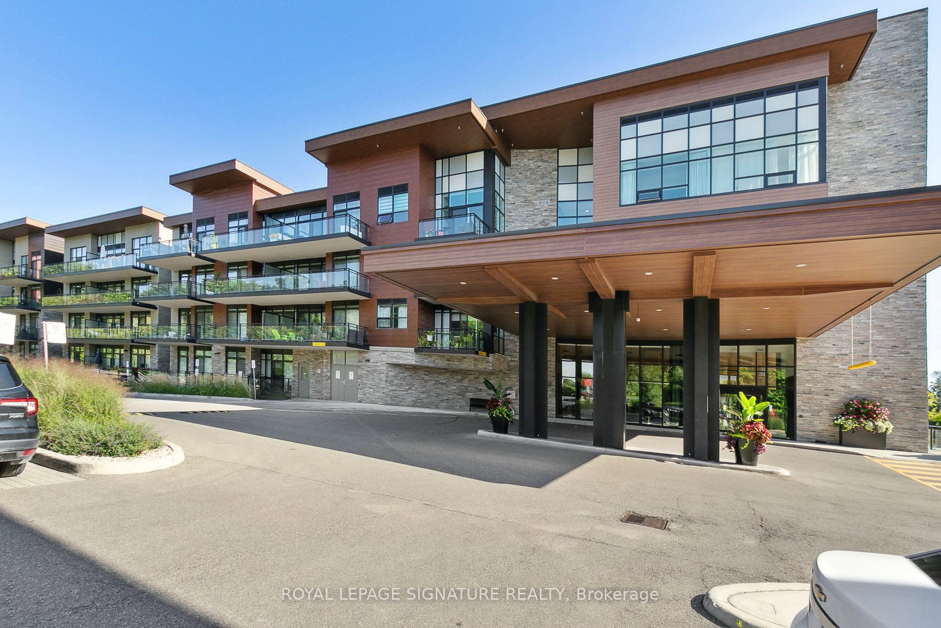 1575 Lakeshore Rd W, #109