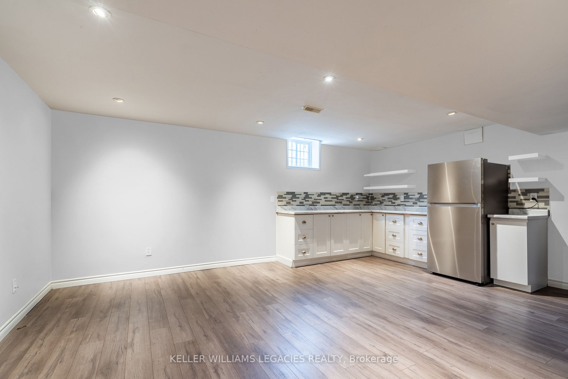 4 Sandway Dr