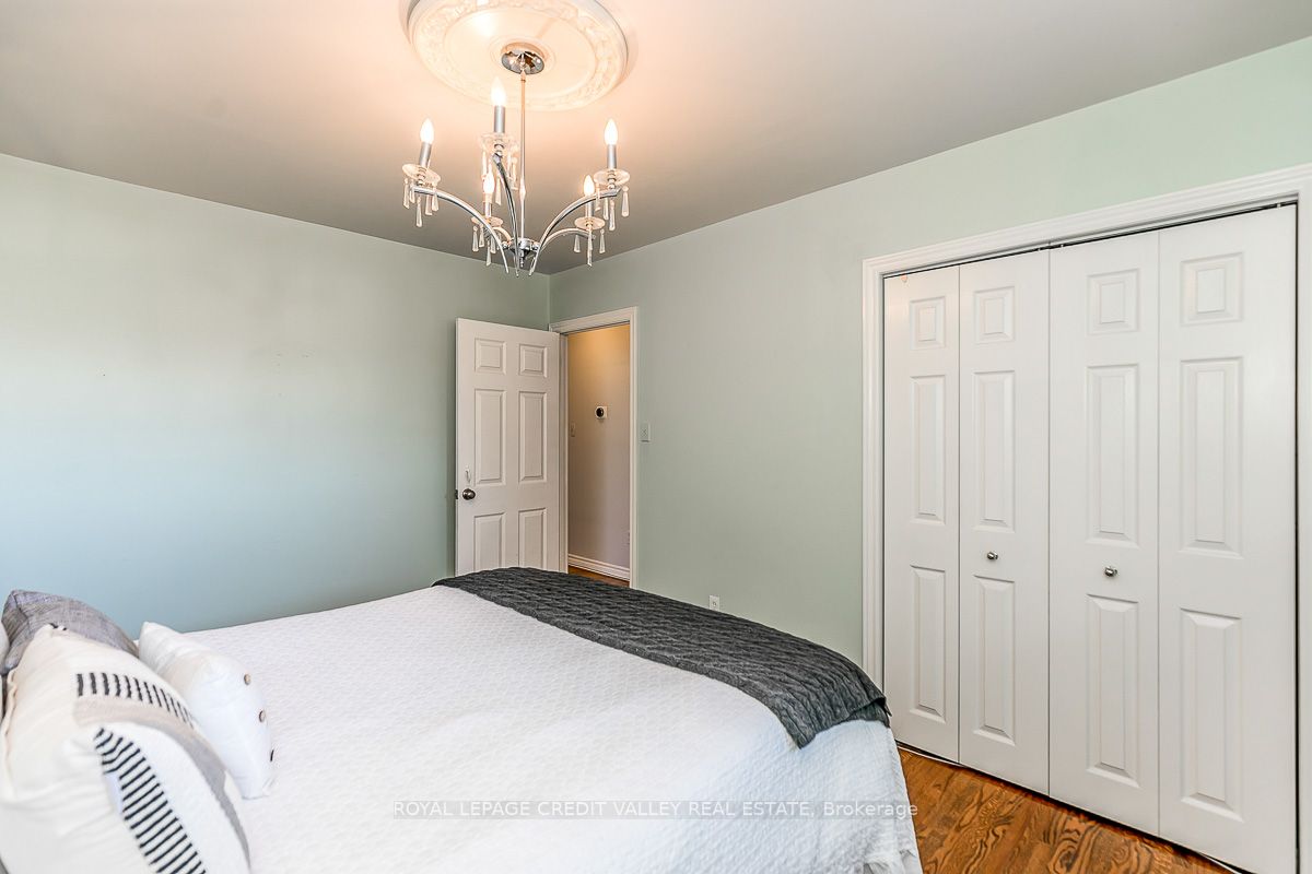 5 Melville Cres