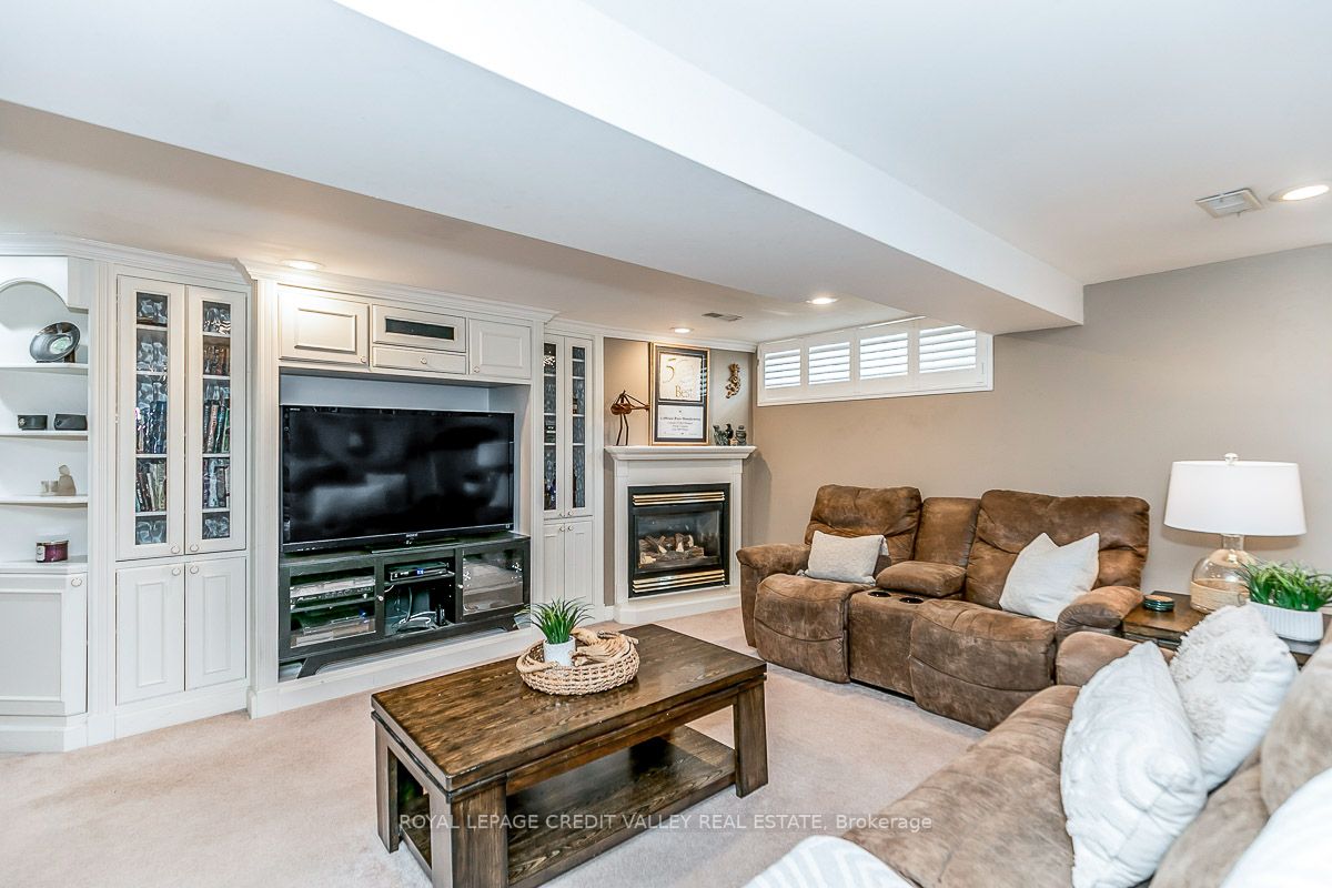 5 Melville Cres