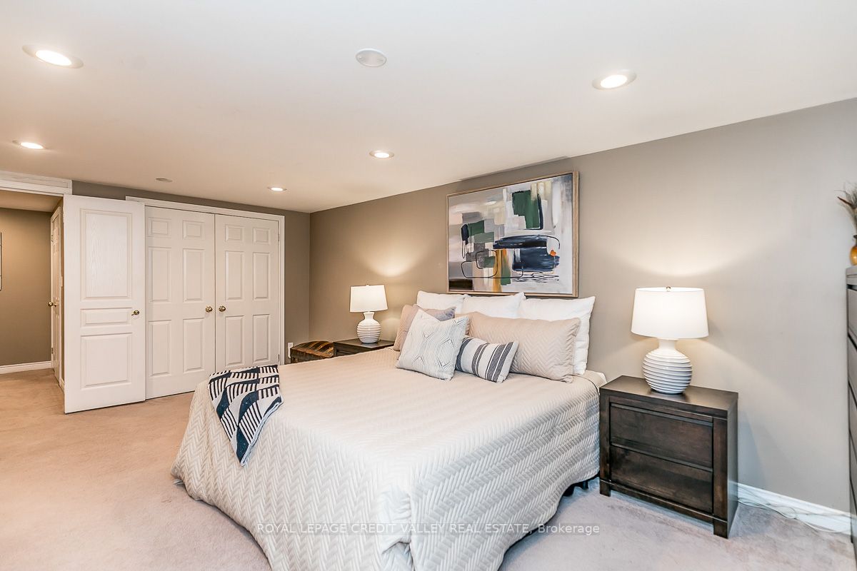 5 Melville Cres